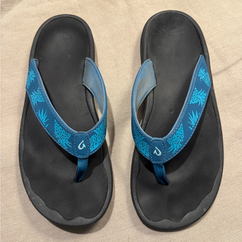 OluKai Ohana Pineapple Sandals Blue Tropical Beach Comfort Flip Flops Size 8.5-9